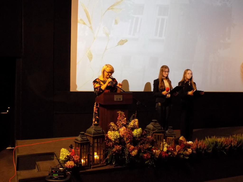 Zdjęcie Ślubowanie klas pierwszych 2023-2024 (19)0e15ee0b-23fb-4faa-8830-305991f8cad9.jpg w galerii Uroczyste Ślubowanie Klas Pierwszych